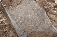 underground hardware cloth barrier